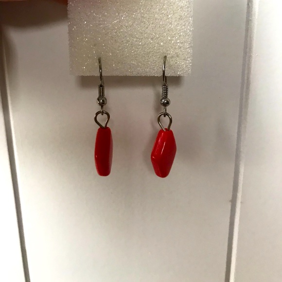 Jewelry - Diamond-shaped red orange small dangling earrings